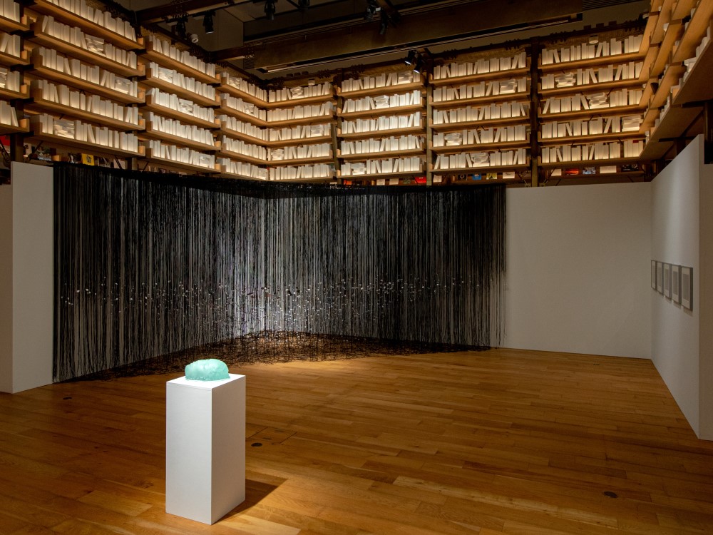 展覧会】「手の中に抱く宇宙 イケムラレイコ＋塩田千春 対話集」刊行