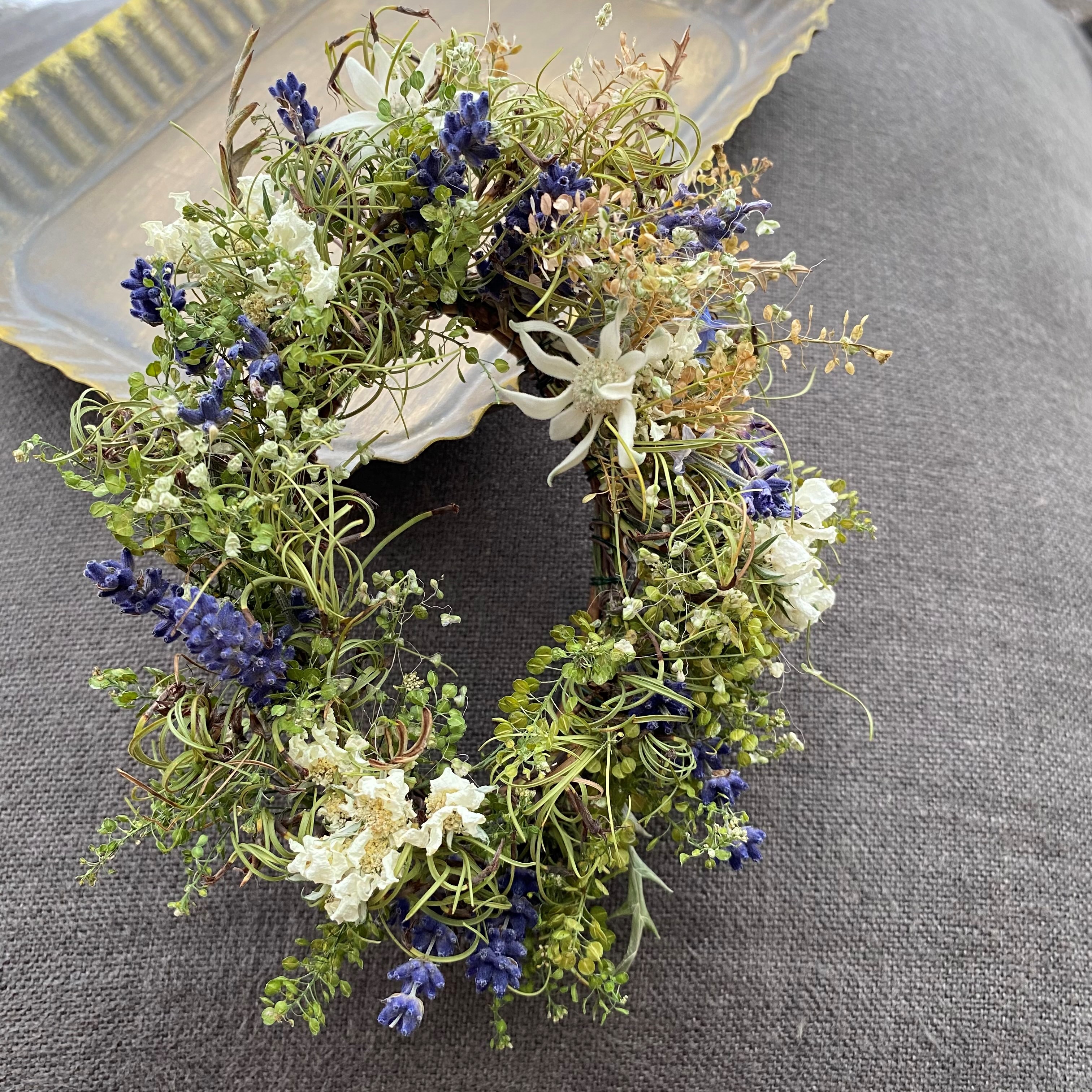 かわきばな®の 風薫 Field of Flowers オーバルリース ～季節の草花に