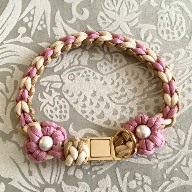 いちご様 パラコード ハート編み ストラップ にこちゃん花 バッグチャーム