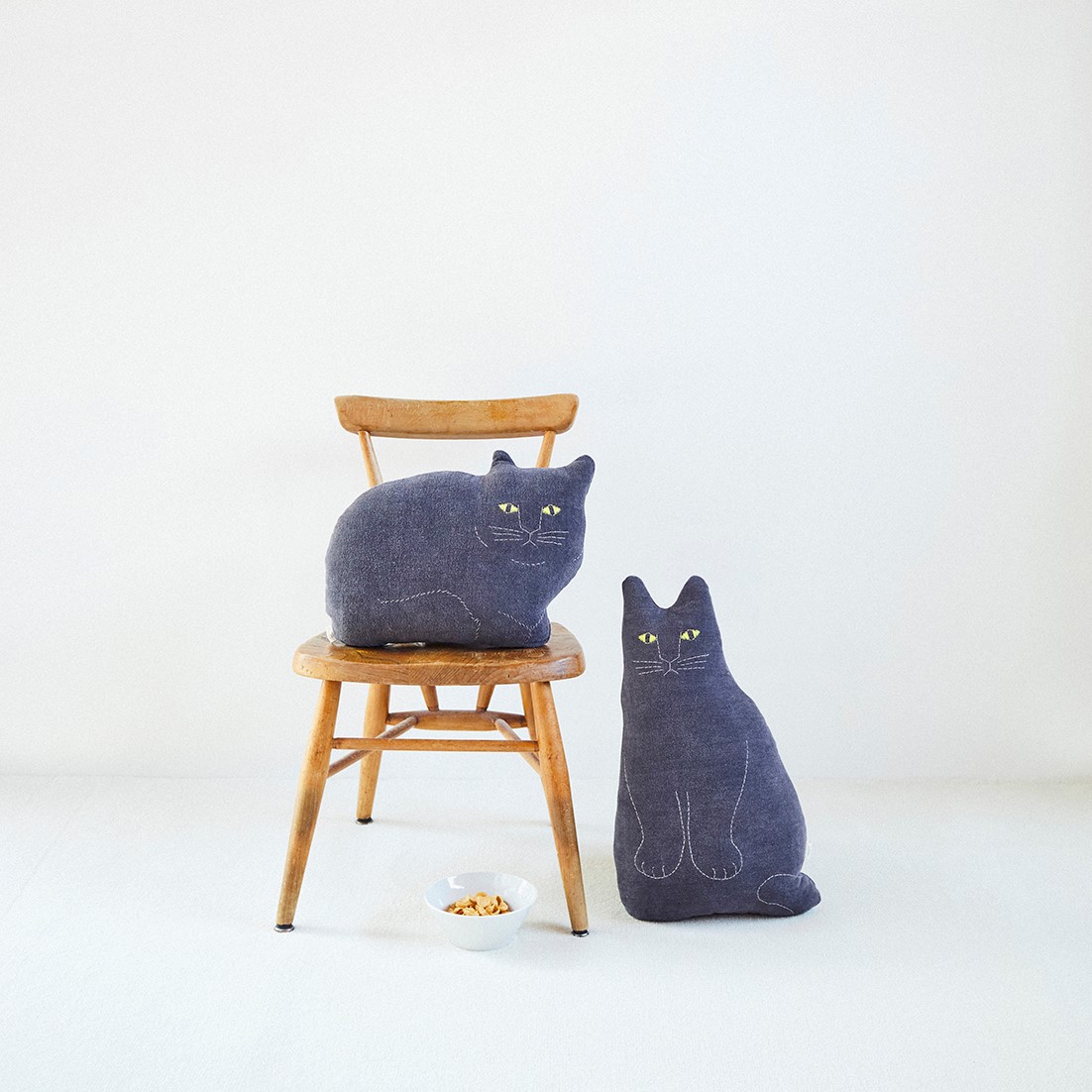 tomotake トモタケ泥染め刺繍　猫 木製 フレーム フェア】Tomotakeトモタケ「CATS MAKE EVERYTHING FANTASTIC