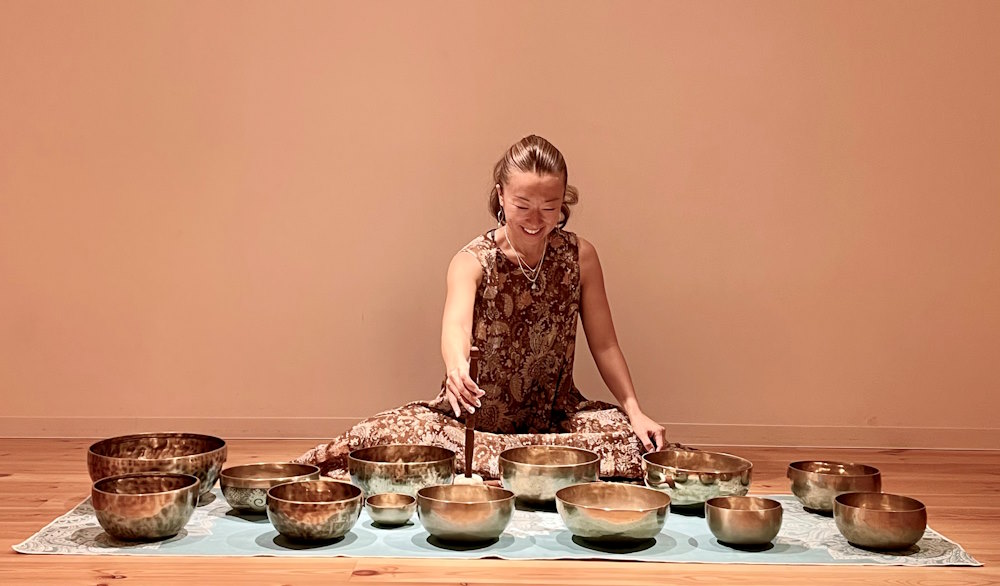 究極のリラクゼーション～ シンギングボウル音浴ヨガ／Izumi（鶴見泉