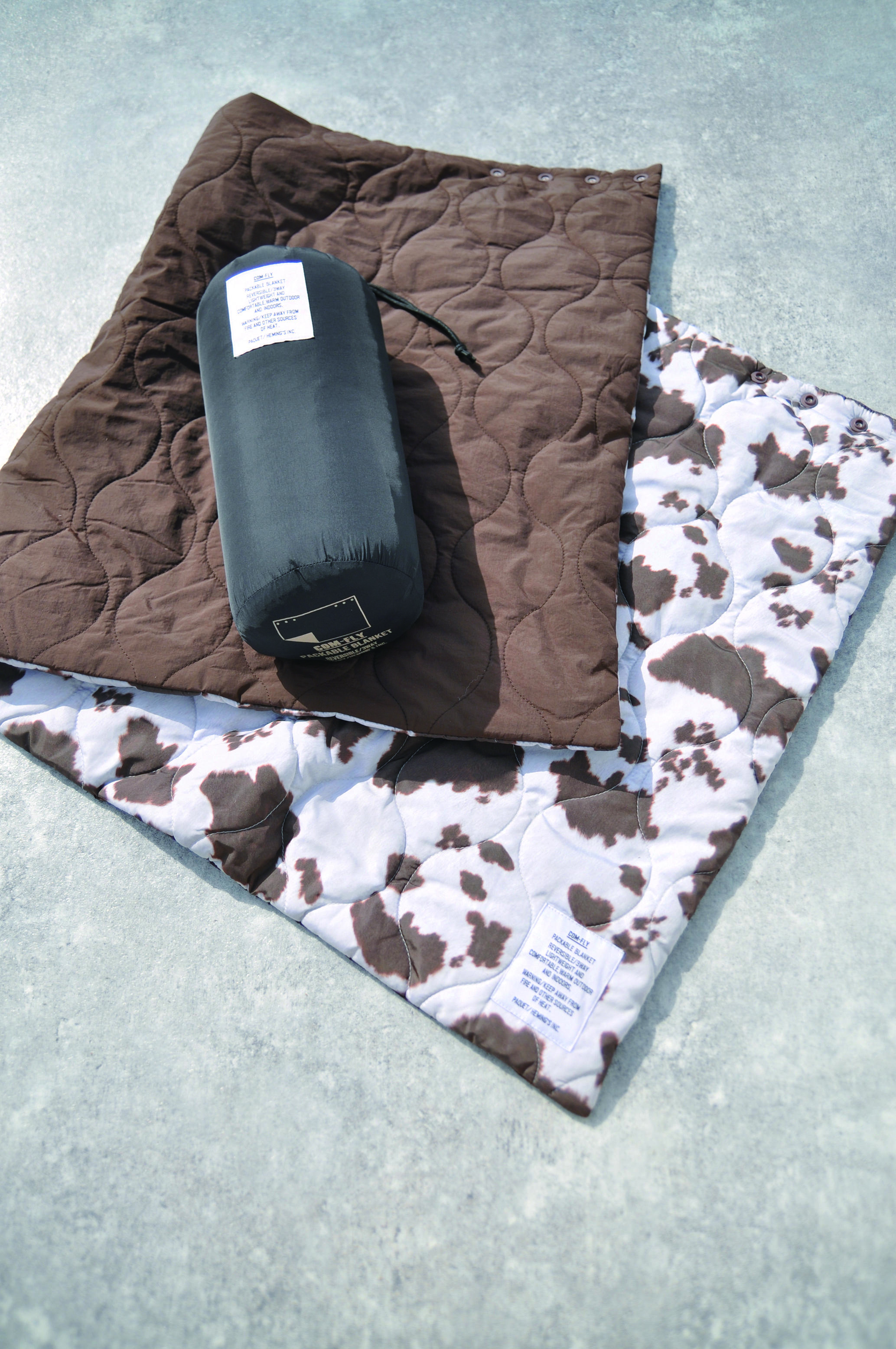 [DAN-TEN] コンフリーパッカブルブランケット BROWN/COW