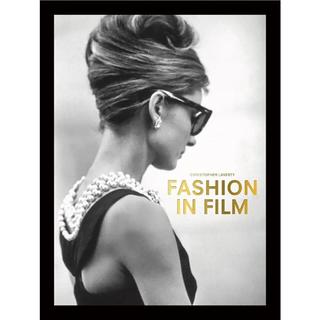『Fashion in Film：映画衣装とファッションデザイナー』クリストファー・ラヴァーティ 発行：ボーンデジタル