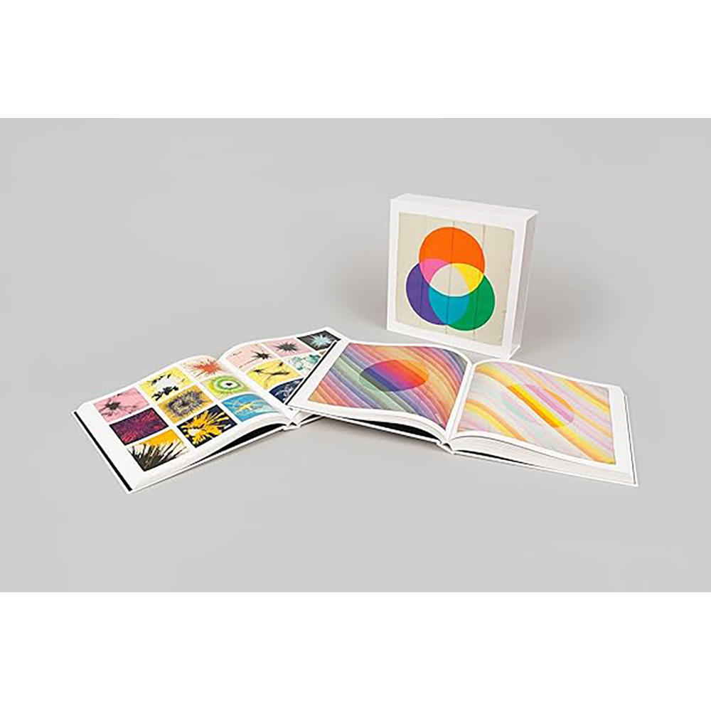 Carré: A Vintage Scarf Collection