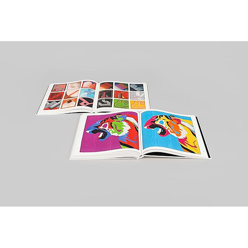 Carré: A Vintage Scarf Collection