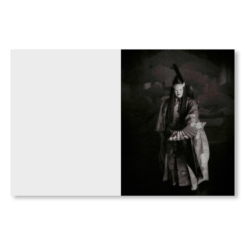 【1000部限定】MONO NO AWARE・BEAUTY OF IMPERMANENCE by Kenro Izu（井津建郎）　写真集