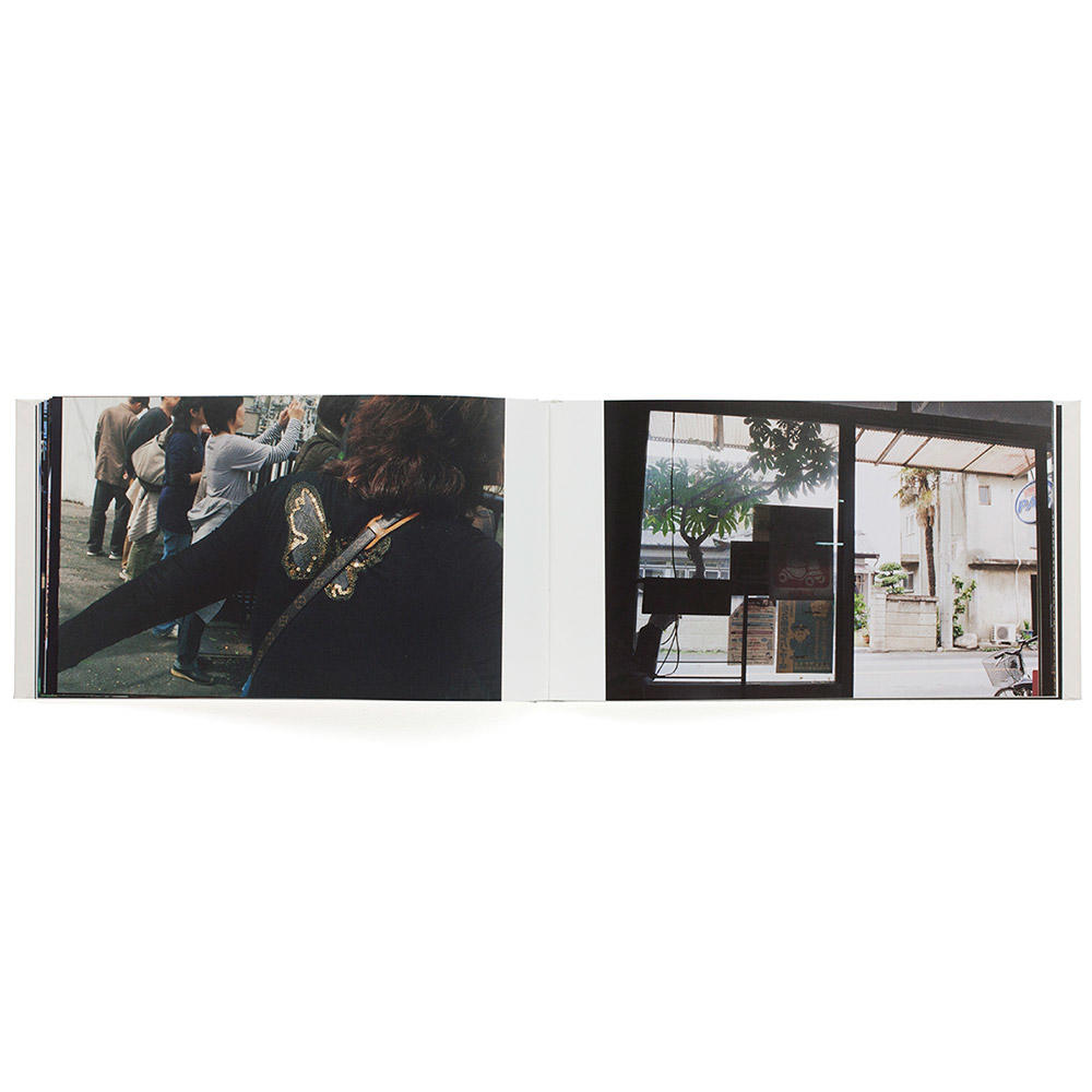 ラジオのように（JUST LIKE ON THE RADIO） by 吉野英理香（Erika Yoshino） 写真集