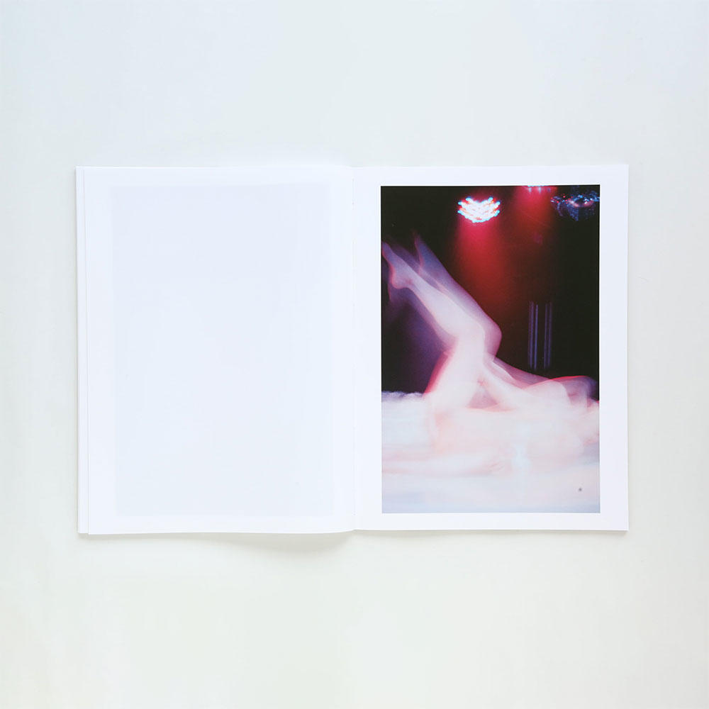 やさしいだけ 松岡一哲 写真集 .