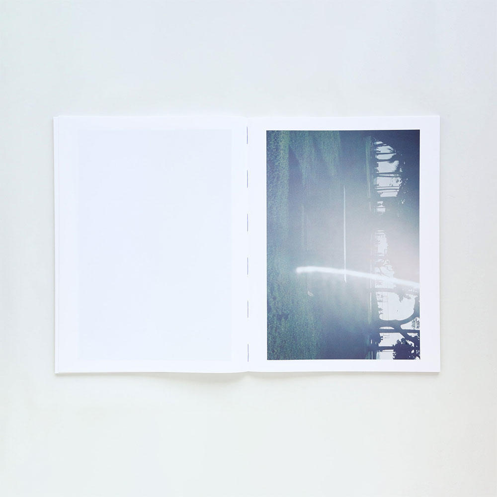 やさしいだけ 松岡一哲 写真集 .