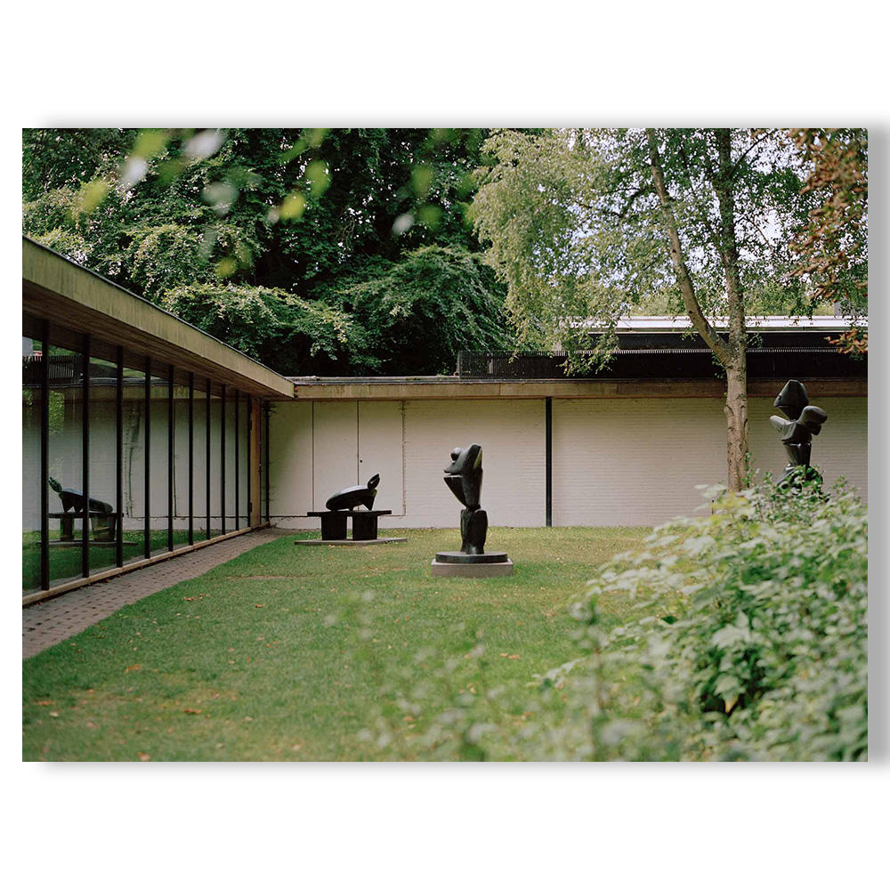 A MAGAZINE CURATED BY CECILIE BAHNSEN（セシリー・バンセン）　雑誌 