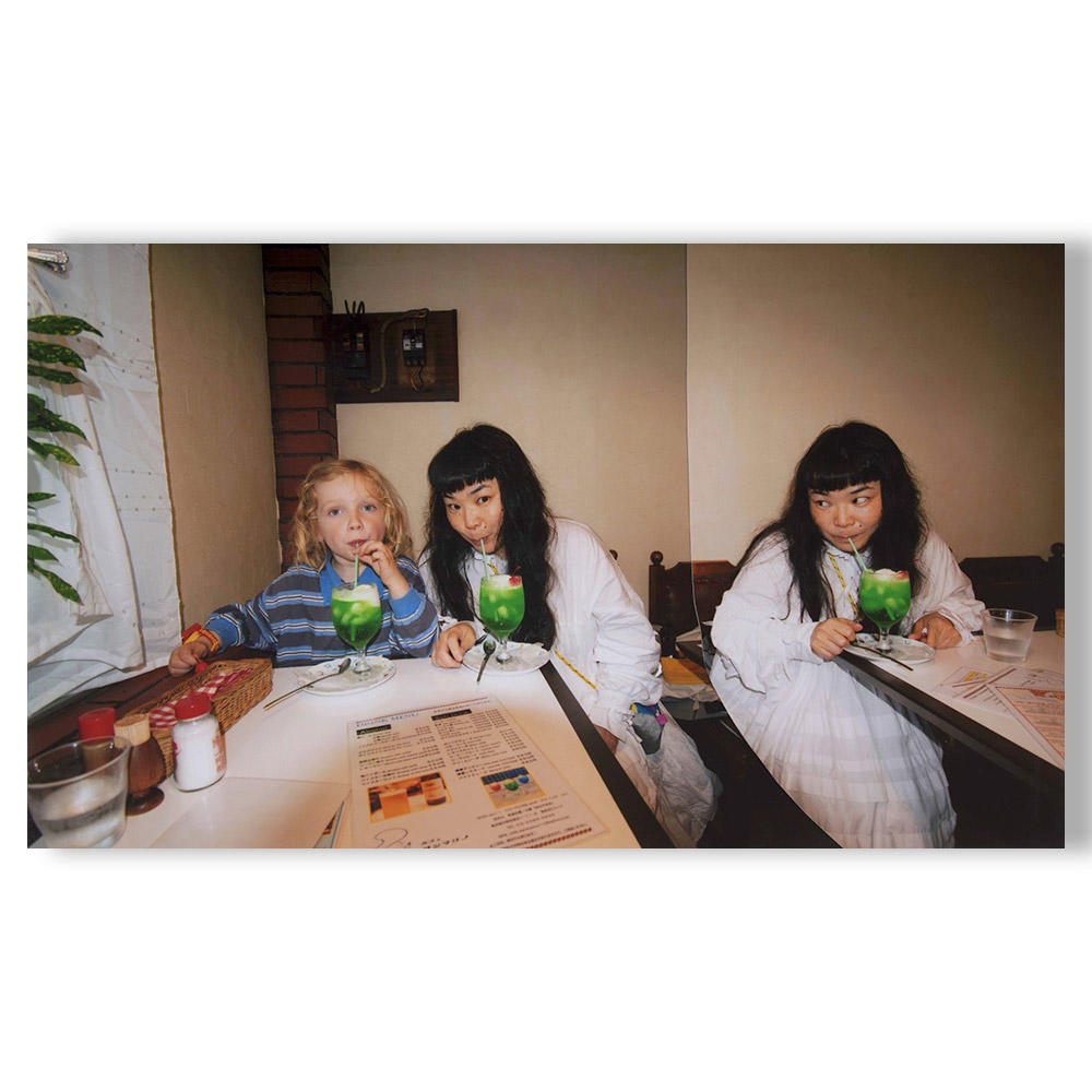 A MAGAZINE CURATED BY CECILIE BAHNSEN（セシリー・バンセン）　雑誌 