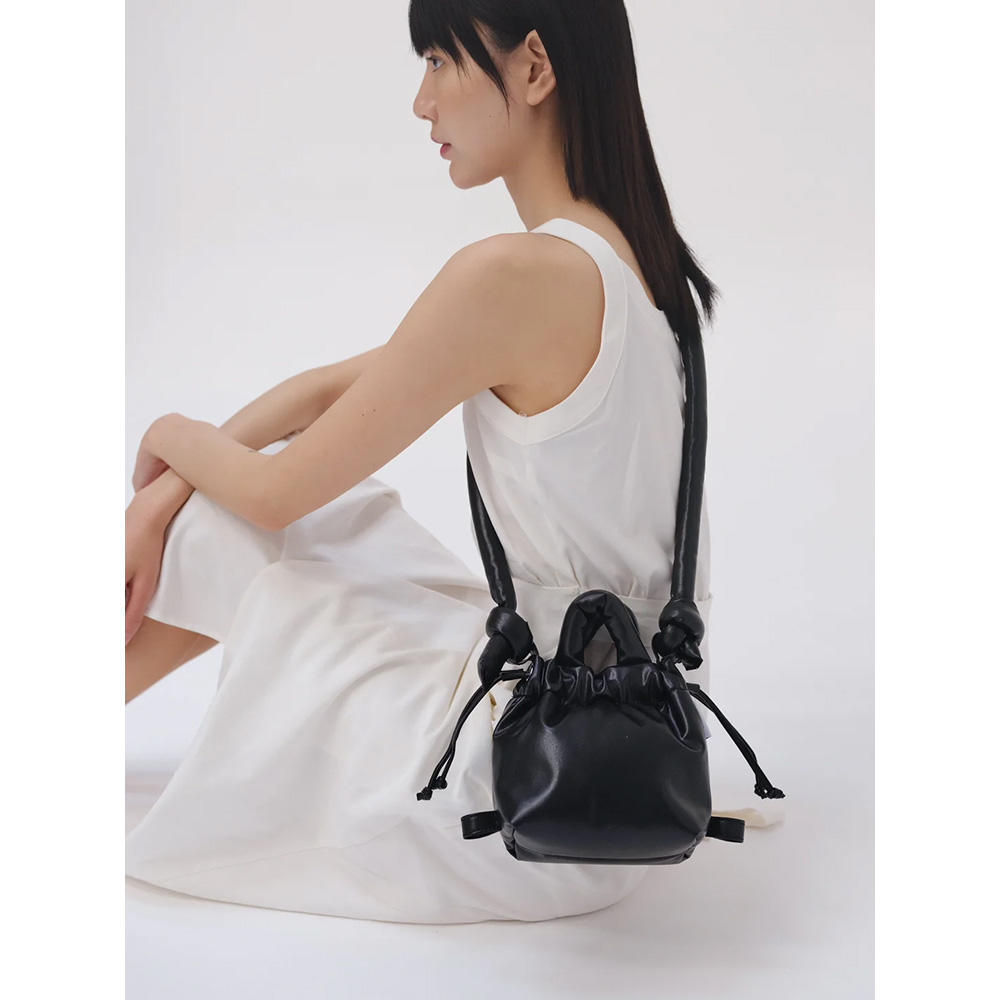 【カラーの選択可能／ÖLEND（オレンド）】VEGAN LEATHER MICRO ONA バッグ