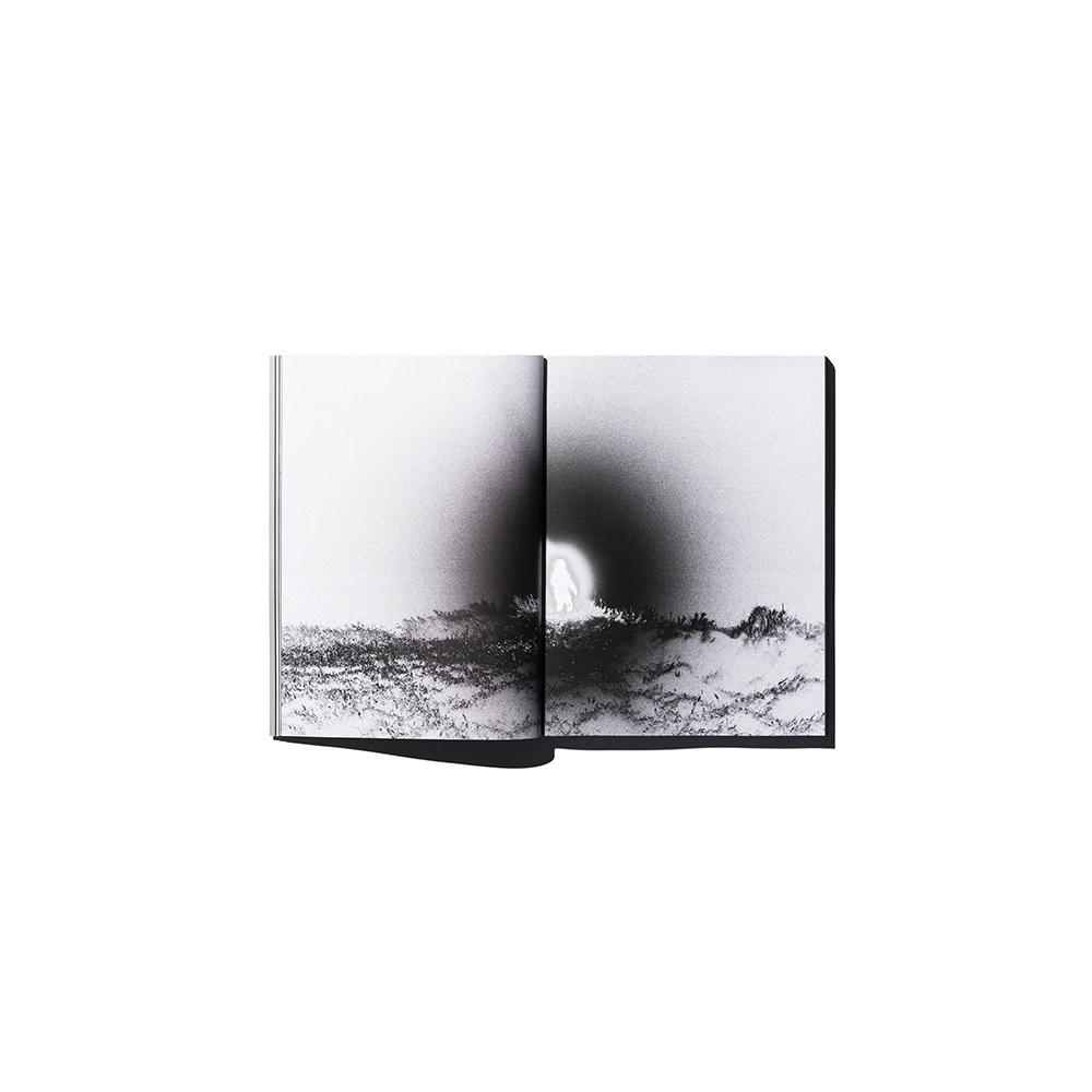 『12000』 by Taro Mizutani（水谷太郎）写真集 .