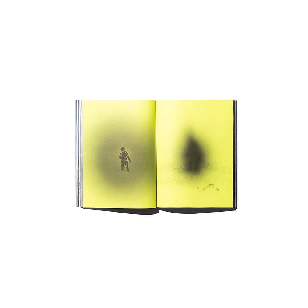 『12000』 by Taro Mizutani（水谷太郎）写真集 .