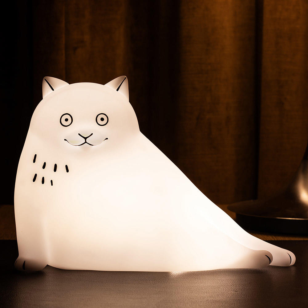 【予約／2026年3月上旬の発送を予定】Vapour Park x 黒山キャシーラム コラボアートトイフィギュアランプ《THE BIG WHITE CAT WITH LAMP》　黑山Kathy Lam