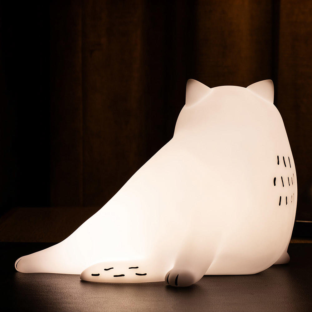 【予約／2026年3月上旬の発送を予定】Vapour Park x 黒山キャシーラム コラボアートトイフィギュアランプ《THE BIG WHITE CAT WITH LAMP》　黑山Kathy Lam