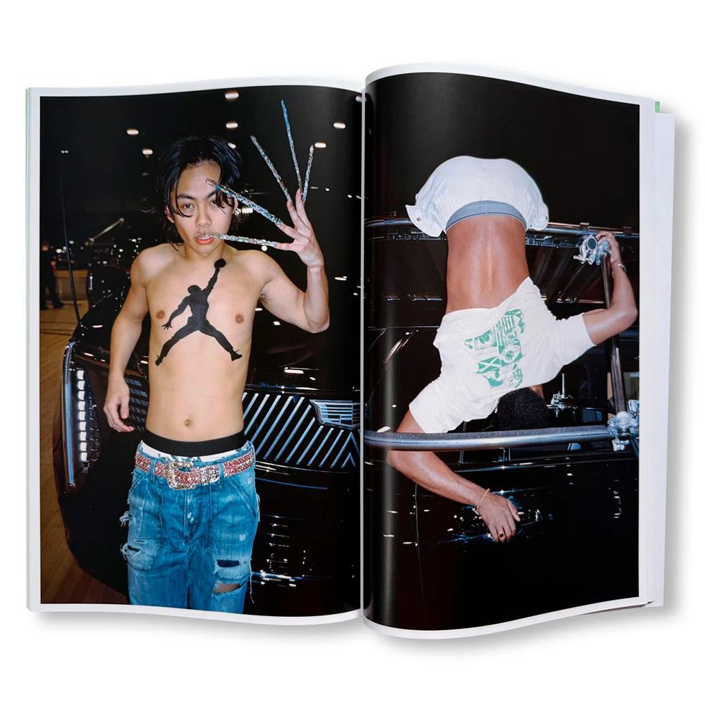 【初版500部限定】ANNE IMHOF'S DOOM DOCUMENTED BY TESS PETRONIO by Tess Petronio（テス・ペトロニオ）　写真集