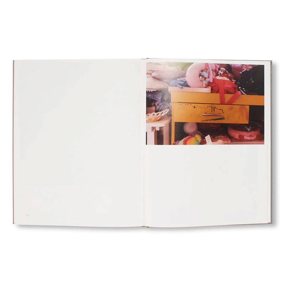 【1500部限定】GEOGRAPHY by Zora Sicher（ゾラ・シッカー）　写真集