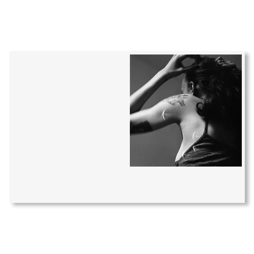 【1500部限定】GEOGRAPHY by Zora Sicher（ゾラ・シッカー）　写真集