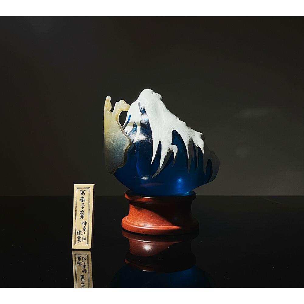 北斎(HOKUSAI)立像譚 ～神奈川沖浪裏～