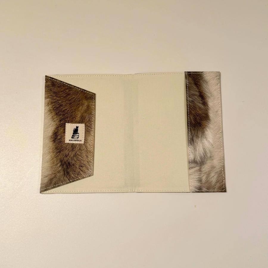 【二子玉川 蔦屋家電別注】文庫ブックカバー/毛皮柄/プリント BIBLIOPHILIC 