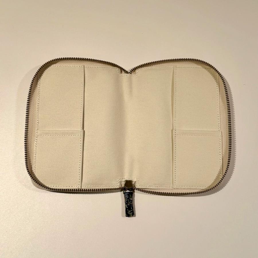 【二子玉川 蔦屋家電別注】文庫ブックポーチ /黒地小花柄/コール天 BIBLIOPHILIC