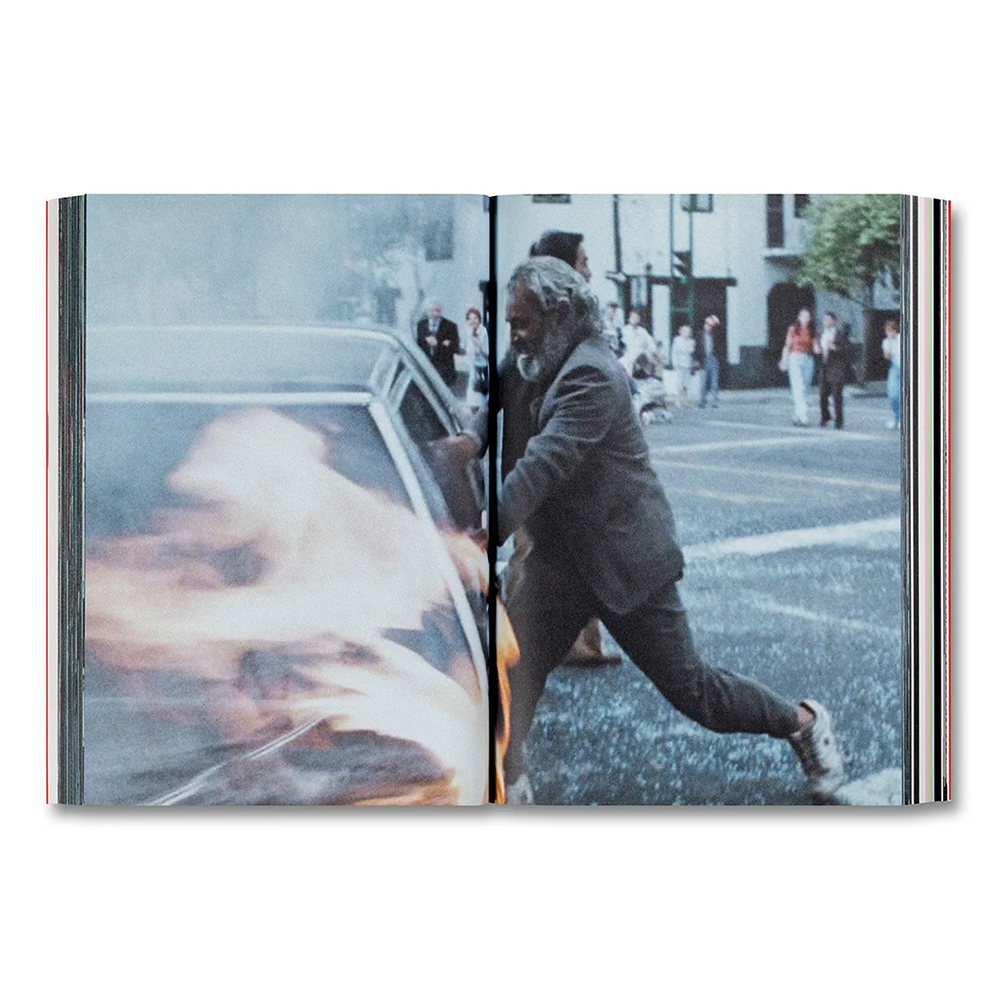 AMORES PERROS by Alejandro G. Inarritu（アレハンドロ・ゴンサレス・イニャリトゥ） 作品集