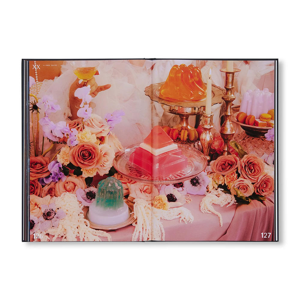 【A24】HORROR CAVIAR: A COOKBOOK by Justin J Wee　 ジャスティン・J・ウィー  作品集