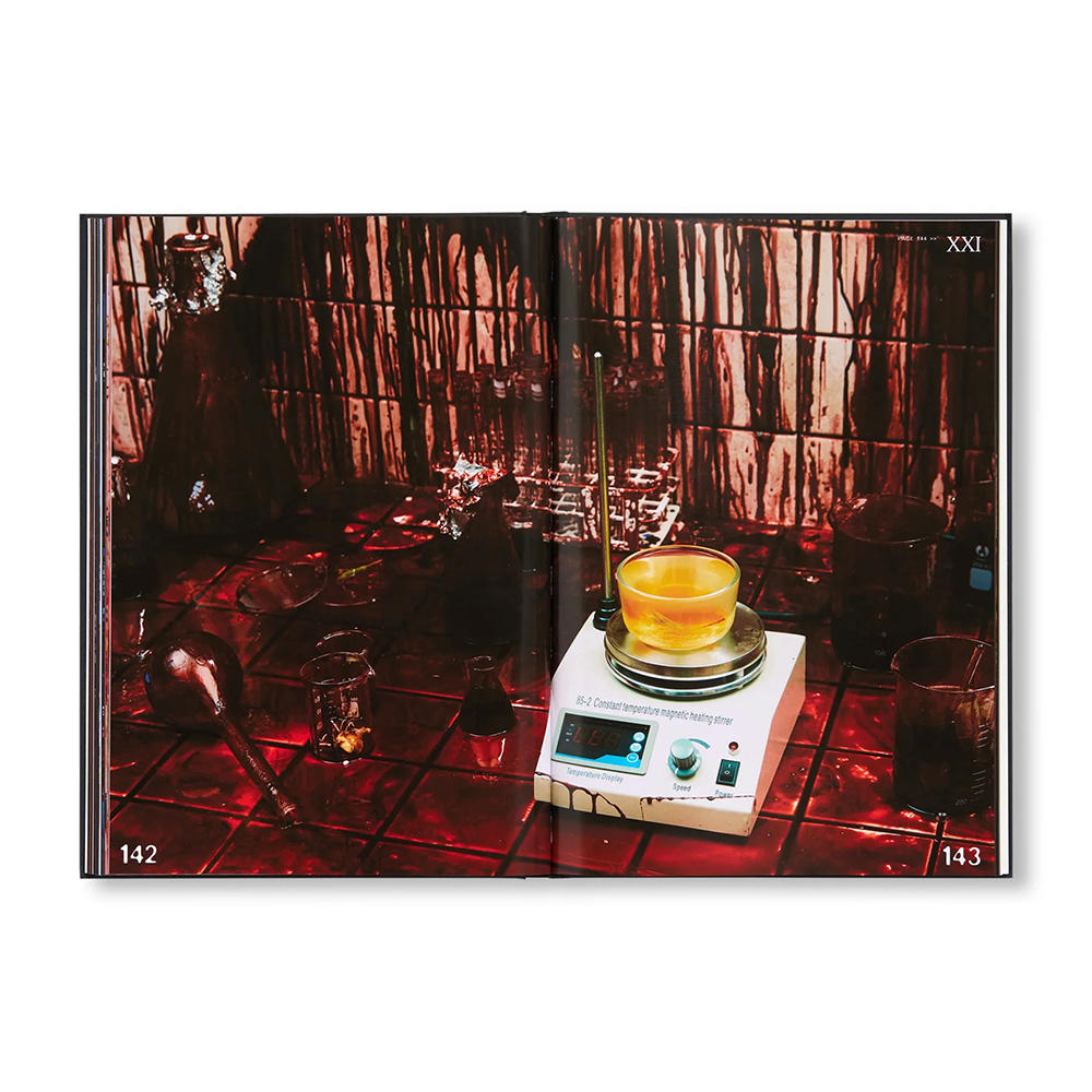 【A24】HORROR CAVIAR: A COOKBOOK by Justin J Wee　 ジャスティン・J・ウィー  作品集