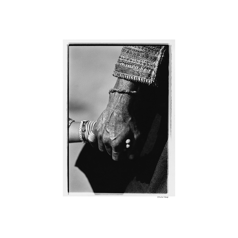 『Threads of Beauty 1995-2025 ―時をまとい、風をまとう。』 高木由利子 写真集