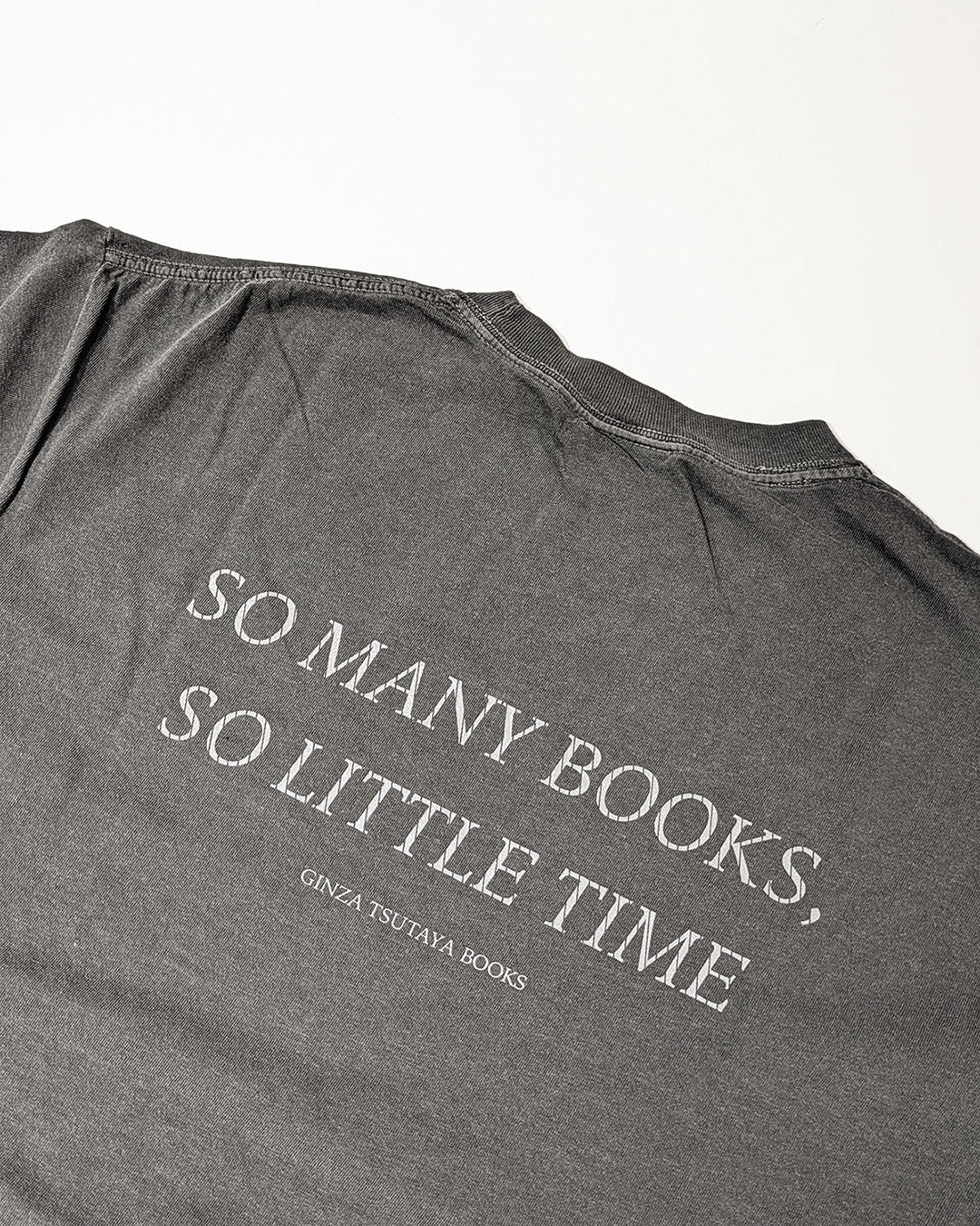 【サイズの選択可／BLANKMAG × GINZA TSUTAYA BOOKS】"SO MANY BOOKS, SO LITTLE TIME"  PIGMENT DYED S/S TEE（BLACK）