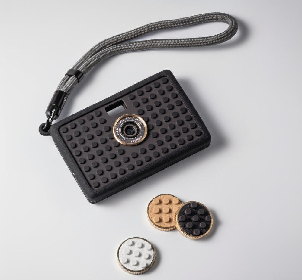 PaperShoot ペーパーシュート　Ash Block 20 MP Aura Bricks Camera Set w/ 64G SD & 2 batteries