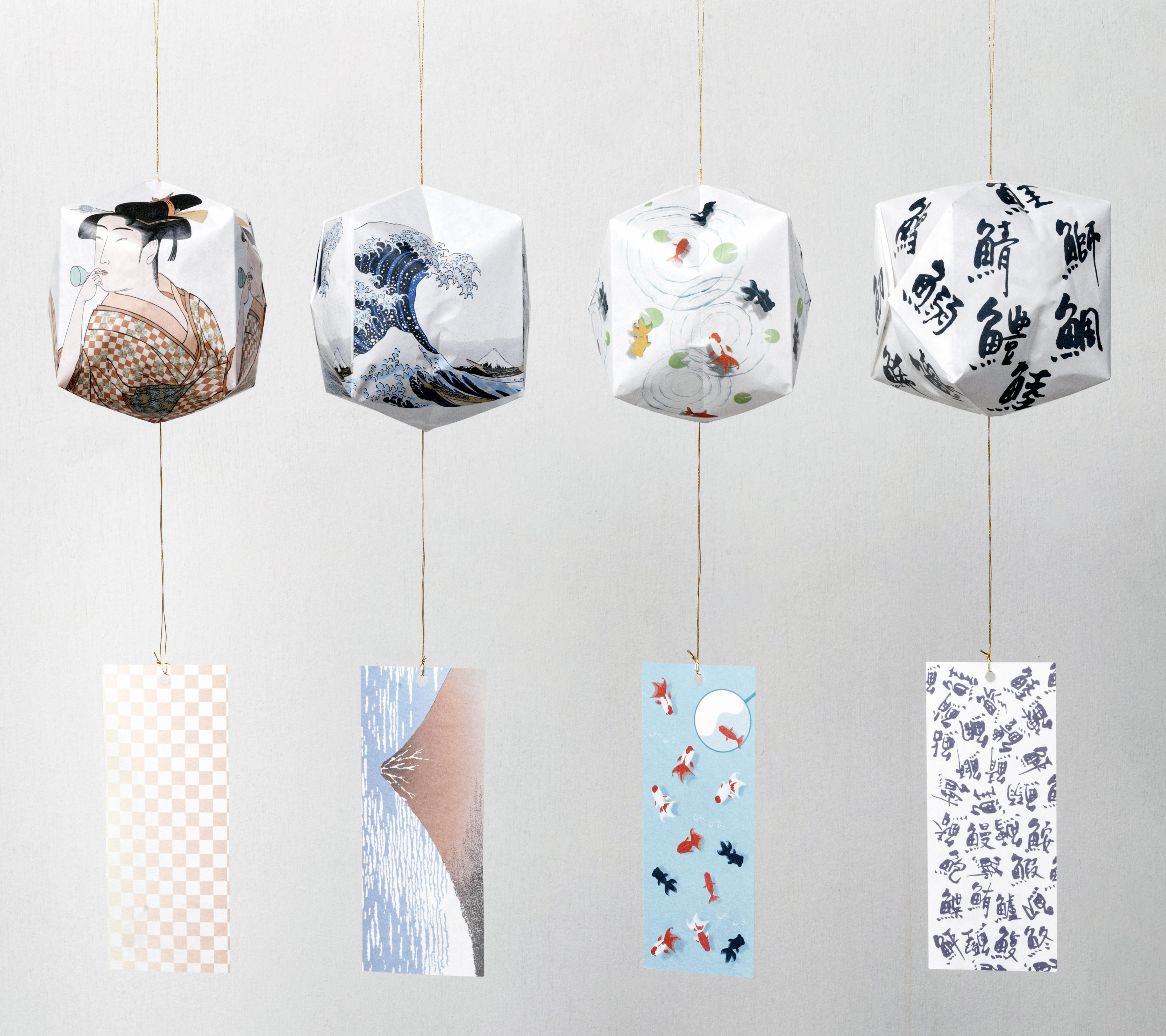 ふみふうせん　ビードロを吹く女