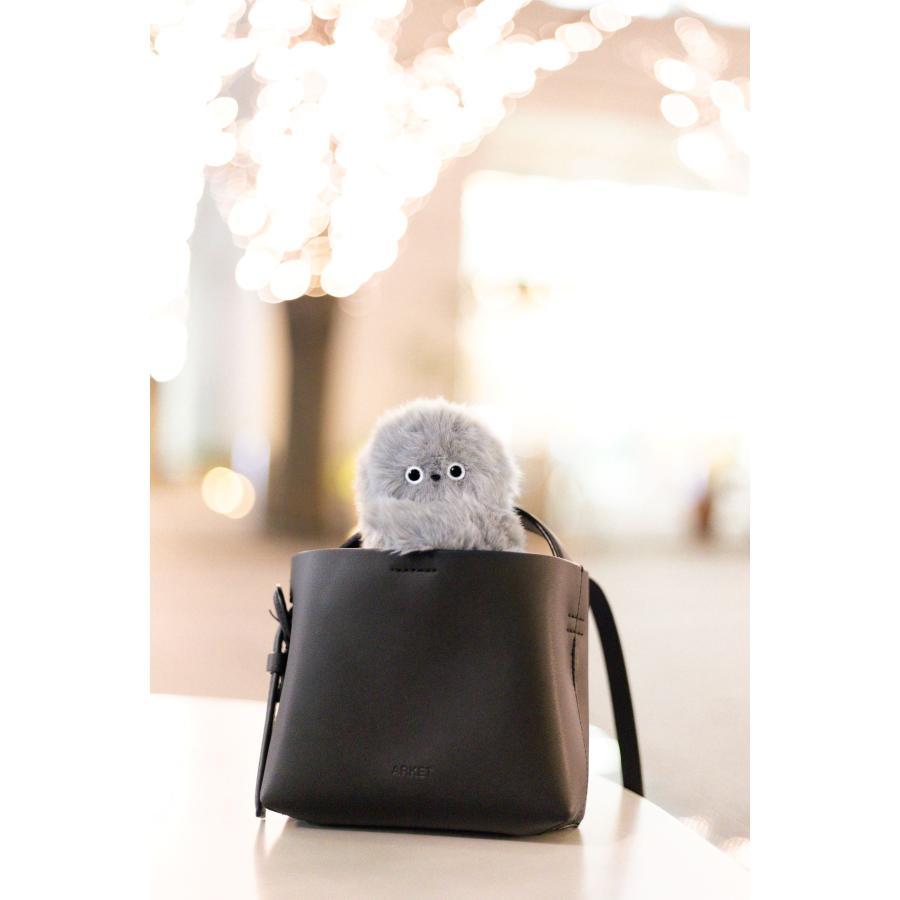 mirumi_Gray_ちら見するチャームロボット「みるみ」グレー