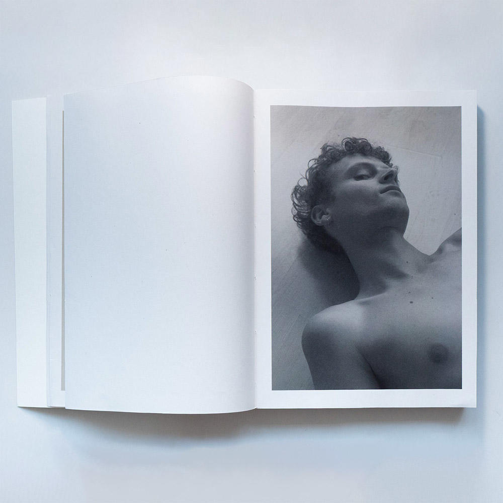 La Rumeur by Anselme Alma Servain 写真集