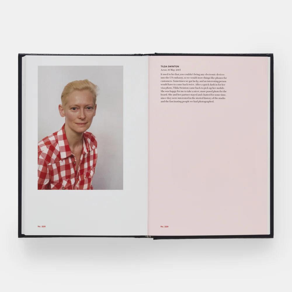 Passport Photo Service: An Unexpected Archive of Celebrity Portraits ロンドンのパスポート用写真スタジオで撮影された有名人のポートレート写真集