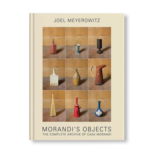 MORANDI'S OBJECTS. THE COMPLETE ARCHIVE OF CASA MORANDI by Joel Meyerowitz（ジョエル・マイロウィッツ） ジョルジョ・モランディ　作品集
