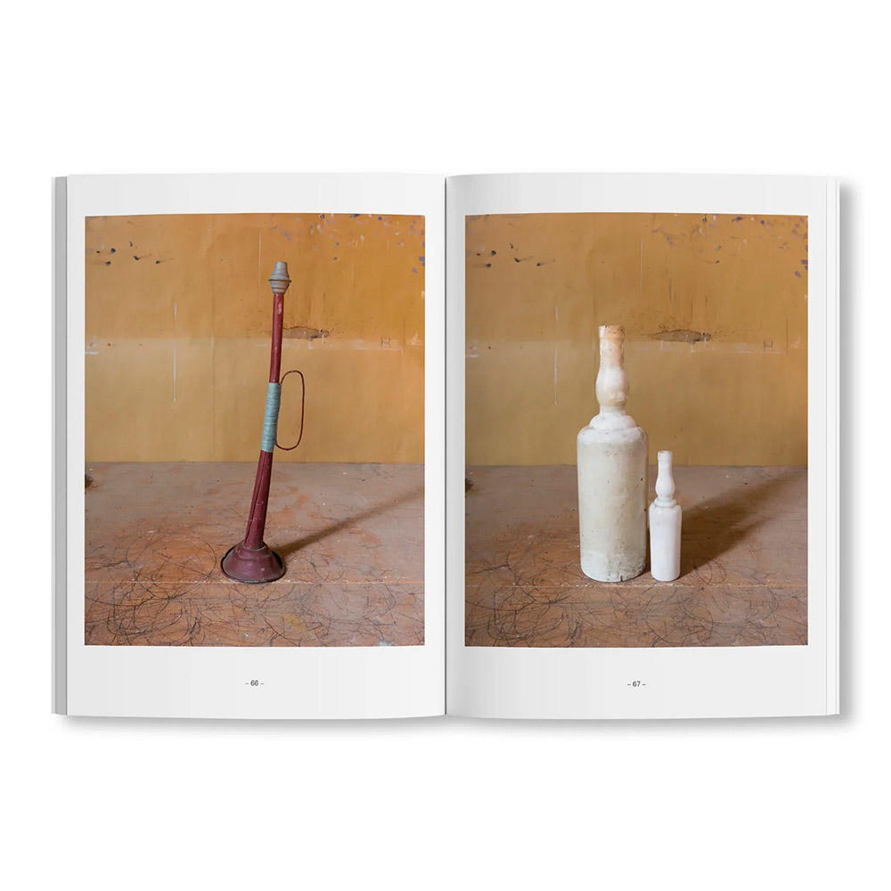 MORANDI'S OBJECTS. THE COMPLETE ARCHIVE OF CASA MORANDI by Joel Meyerowitz（ジョエル・マイロウィッツ） ジョルジョ・モランディ　作品集