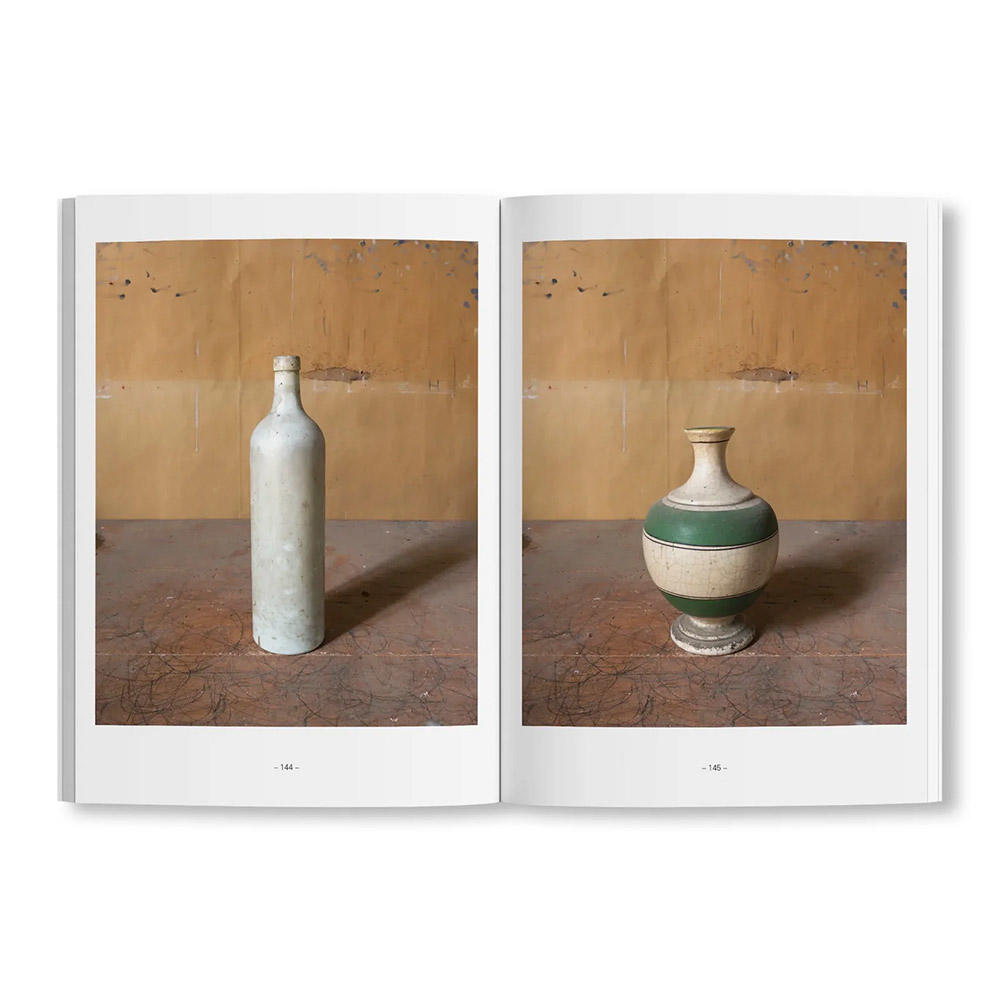 MORANDI'S OBJECTS. THE COMPLETE ARCHIVE OF CASA MORANDI by Joel Meyerowitz（ジョエル・マイロウィッツ） ジョルジョ・モランディ　作品集