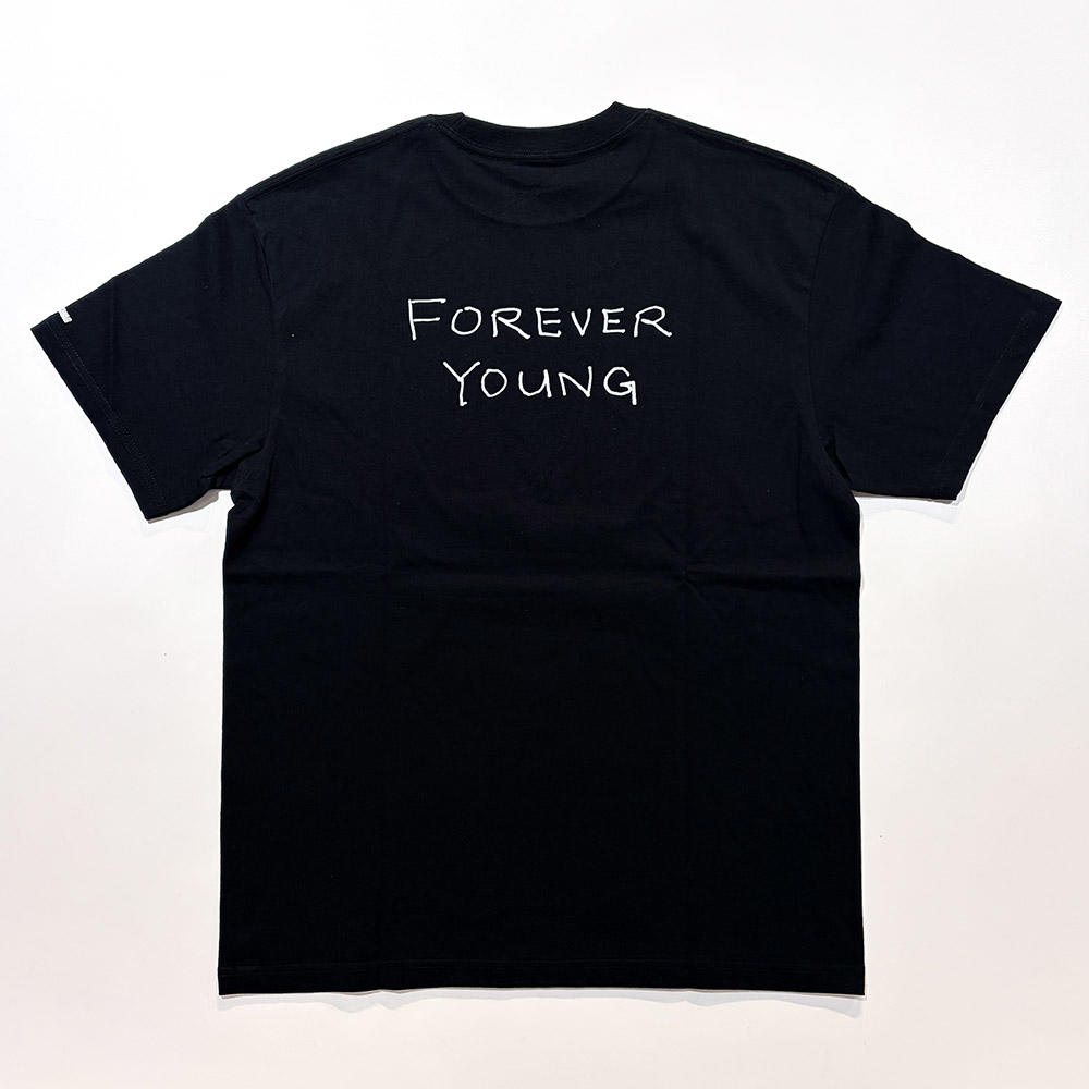 【BLACK／サイズの選択可】FOREVER YOUNG cast photo s/s tee 黒