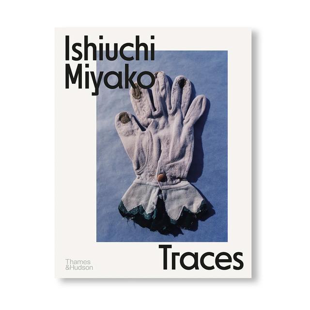 【予約／サイン入り】TRACES by Miyako Ishiuchi　石内都 写真集　※6月末頃入荷予定