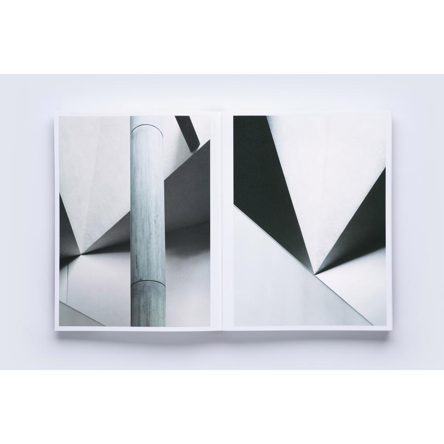 【サイン本】国立西洋美術館写真集『LE CORBUSIER THE NATIONAL MUSEUM OF WESTERN ART ル・コルビュジエ 国立西洋美術館 写真 / 瀧本幹也』