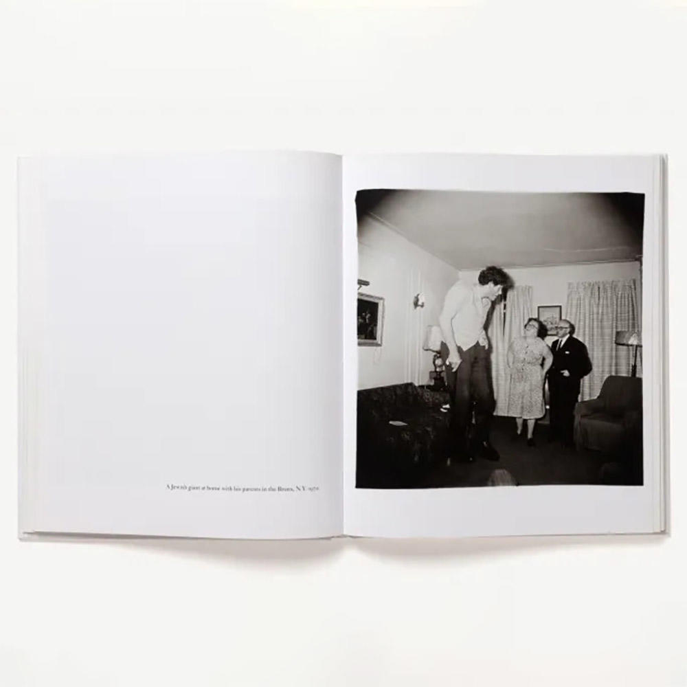 An Aperture monograph by Diane Arbus（ダイアン・アーバス） 写真集