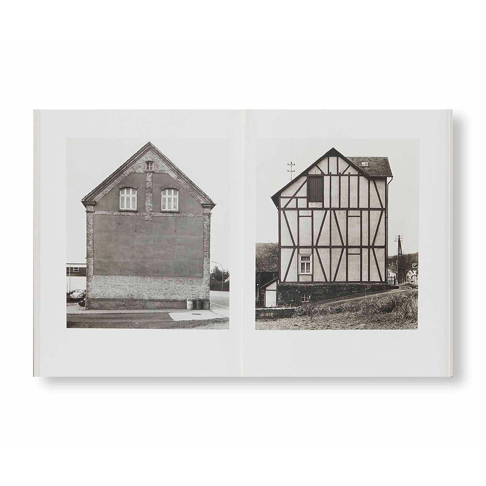 BERND UND HILLA BECHER - HAUSER UND HALLEN by Bernd und Hilla Becher（ベルント&ヒラ・ベッヒャー） 写真集