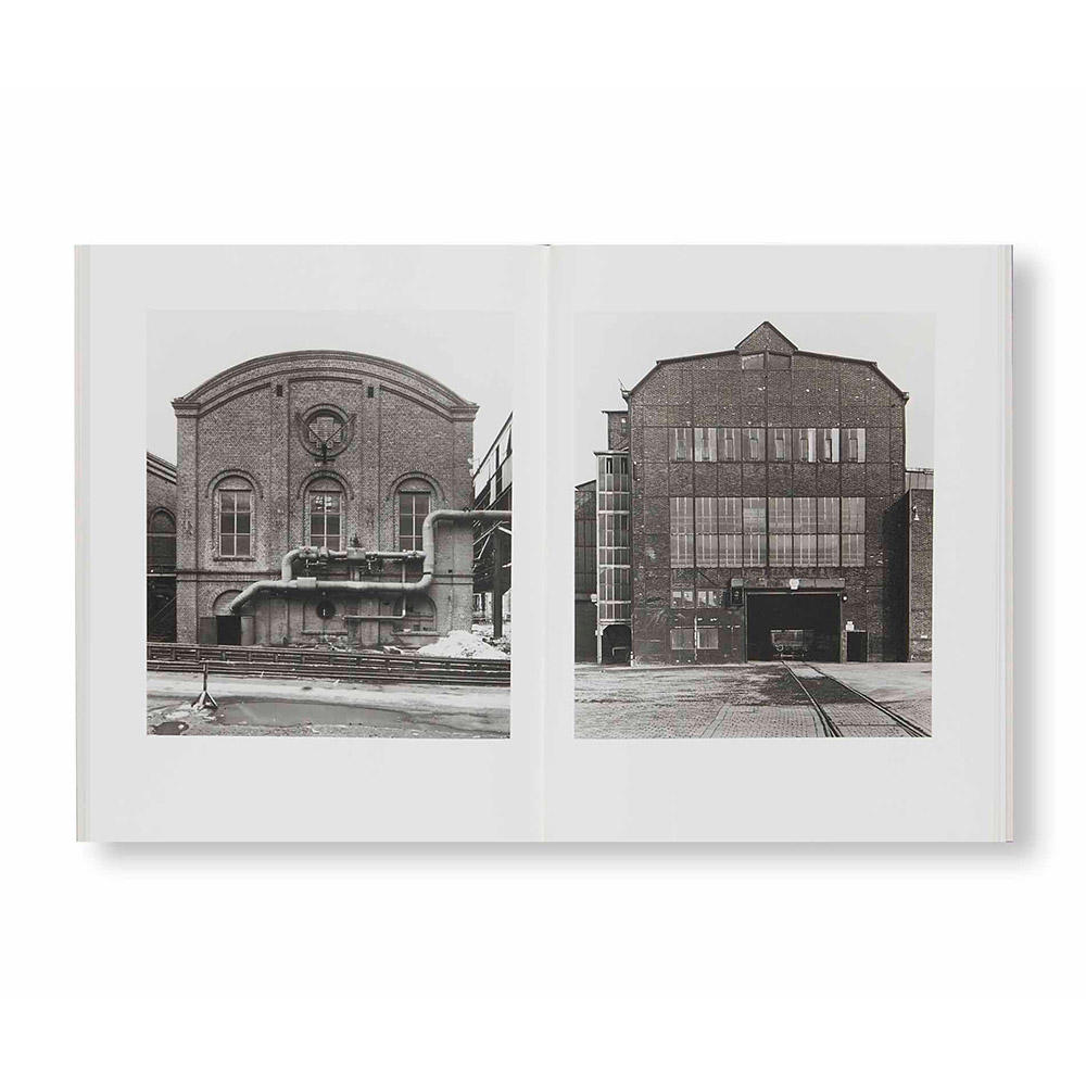 BERND UND HILLA BECHER - HAUSER UND HALLEN by Bernd und Hilla Becher（ベルント&ヒラ・ベッヒャー） 写真集