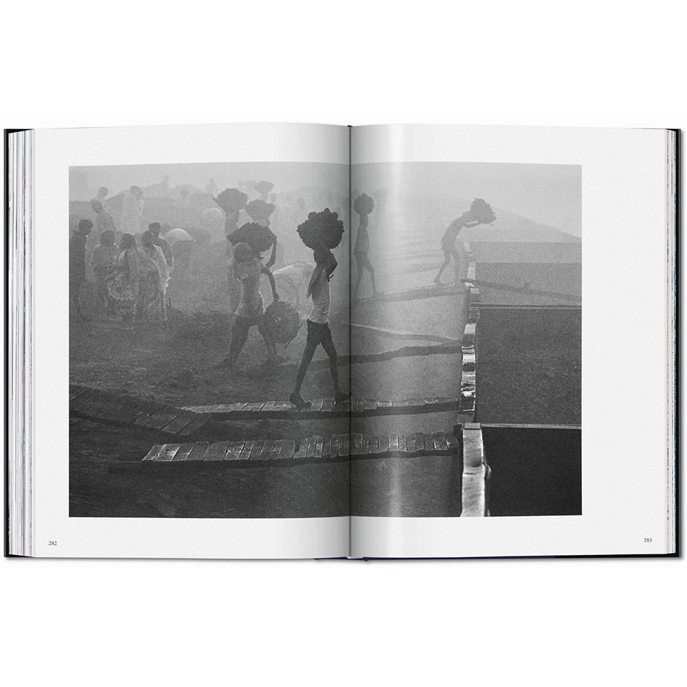 Sebastiao Salgado. Workers. An Archaeology of the Industrial Age セバスチャン・サルガド 写真集