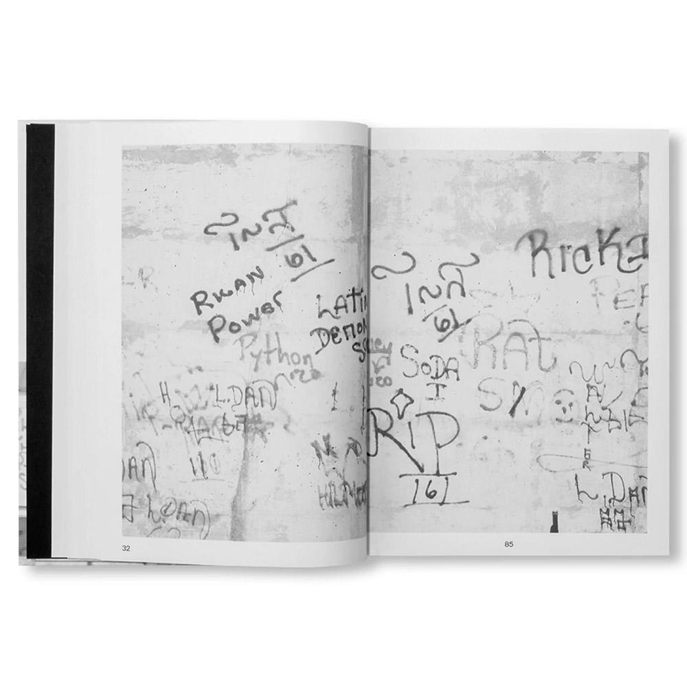 [SECOND PRINTING]PASSING THROUGH MOVING IN AND GETTING AWAY WITH IT: GORDON MATTA-CLARK NEW YORK CITY GRAFFITI PHOTOGRAPHS, 1972-73 by Gordon Matta-Clark（ゴードン・マッタ・クラーク） 作品集