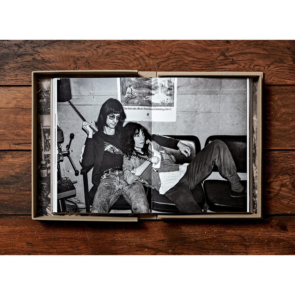 Lynn Goldsmith. Patti Smith. Before Easter After. Art Edition No. 101-200 ‘NYC, 1976’（リン・ゴールドスミス）パティ・スミス 写真集 ※ご注文より1週間～10日程度で発送予定