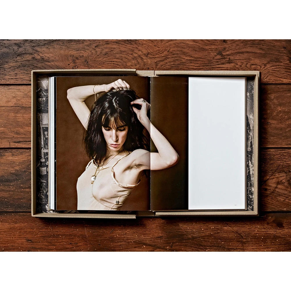 Lynn Goldsmith. Patti Smith. Before Easter After. Art Edition No. 1-100 ‘NYC, 1977’（リン・ゴールドスミス）パティ・スミス 写真集 ※ご注文より1週間～10日程度で発送予定