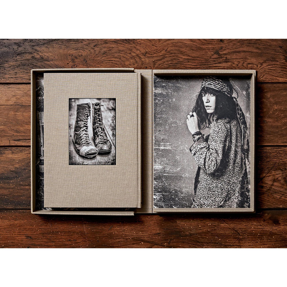 Lynn Goldsmith. Patti Smith. Before Easter After. Art Edition No. 1-100 ‘NYC, 1977’（リン・ゴールドスミス）パティ・スミス 写真集 ※ご注文より1週間～10日程度で発送予定